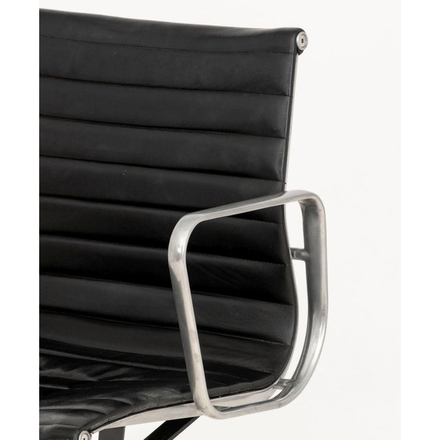 Charles and Ray Eames Aluminum Group Office Chair For Sale In New York - Image 6 of 8