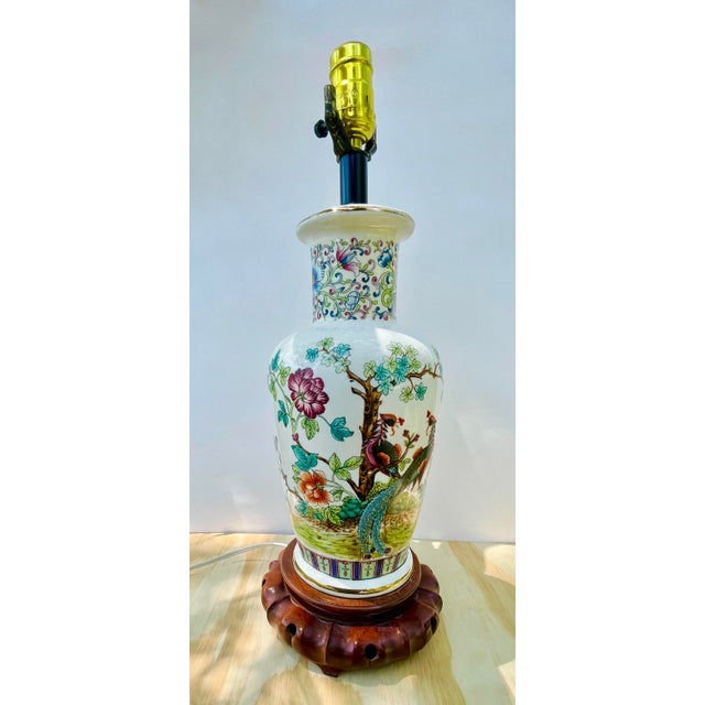 Chinoiserie Mid 20th Century Chinoiserie Ginger Jar Lamp With Wooden Base For Sale - Image 3 of 10