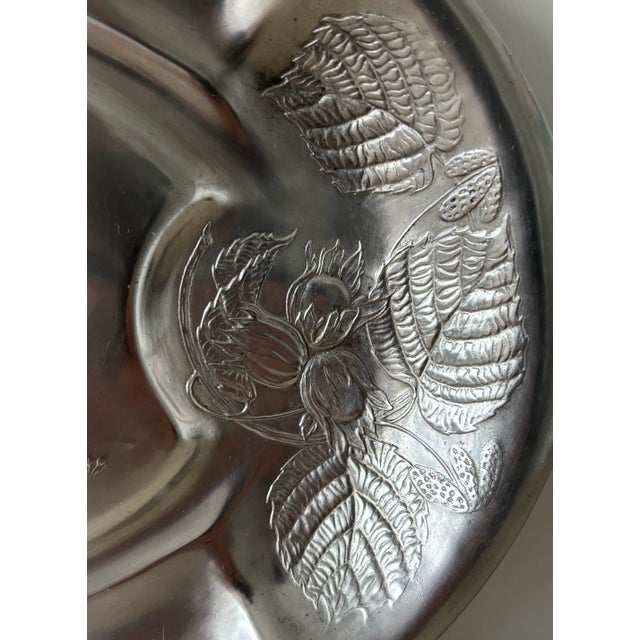 English Antique Art Nouveau Pewter Platter With Hunting Dog Motif For Sale - Image 3 of 9