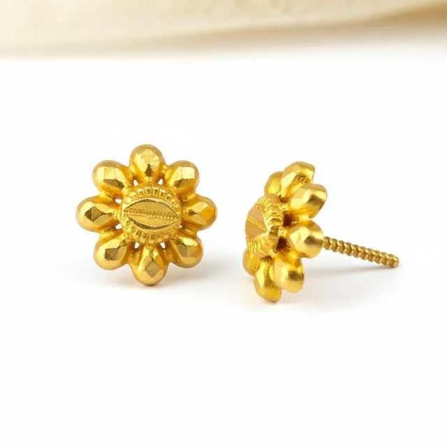 Gold 1950s Pair of 22k Yellow Gold Floral Stud Earrings With Screw Backs For Sale - Image 8 of 11