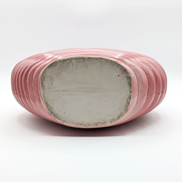 Art Deco 1980s Art Deco Revival Coral Dusty Pink Vase With Draped Shell Pattern and Scalloped Edges For Sale - Image 3 of 12