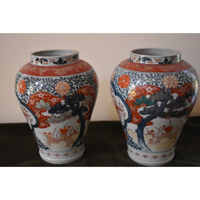 Traditional Pair of 19th or Early 20th Century Baluster Turned Japanese Imari Vases For Sale - Image 3 of 5