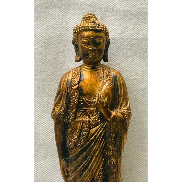 1950s Chinese Buddha Gilded Ceramic Quan Yin Figure on Base For Sale - Image 4 of 18