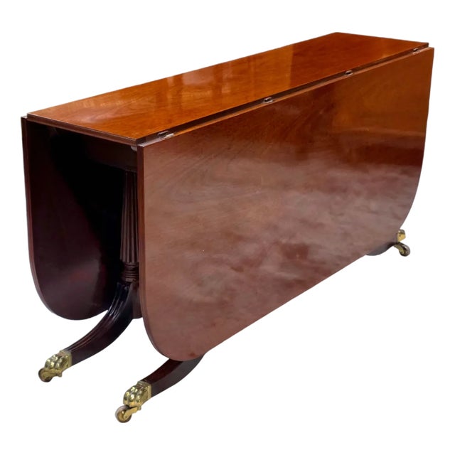 Late 20th Century Baker Furniture Williamsburg Reproduction Mahogany Drop-Leaf Dining Table For Sale