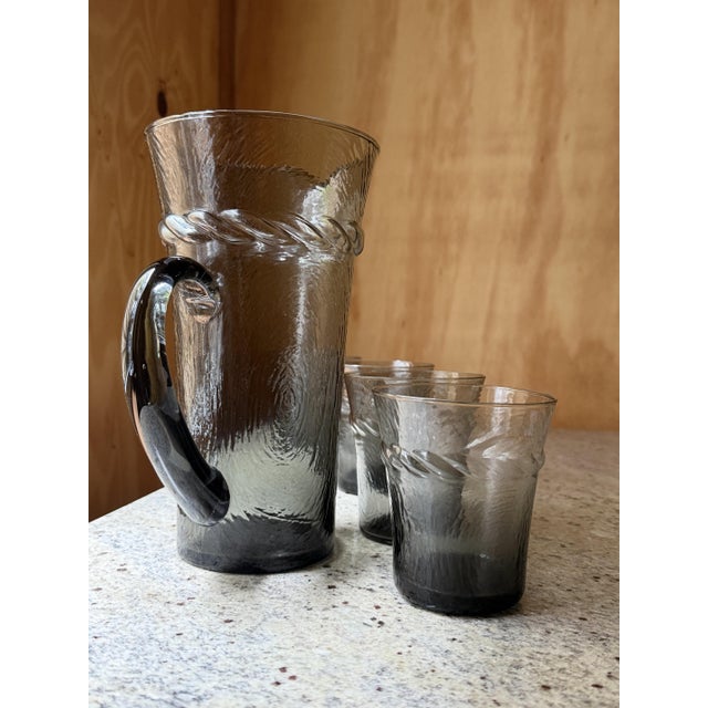 Mid-Century Modern Smoky Grey Woodgrain Bark Glass Pitcher and Tumbler Set, 1970, Set of 5 For Sale - Image 13 of 16
