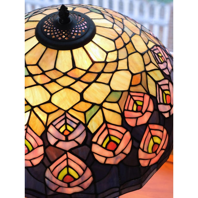 Late 20th Century Late 20th Century Tiffany-Style Stained Glass Peacock Feather Table Lamp For Sale - Image 5 of 7