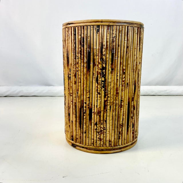 Chinoiserie 1970s Vintage Chinoiserie Boho Chic Coastal Scorched Burnt Bamboo Reed Hamper For Sale - Image 3 of 15