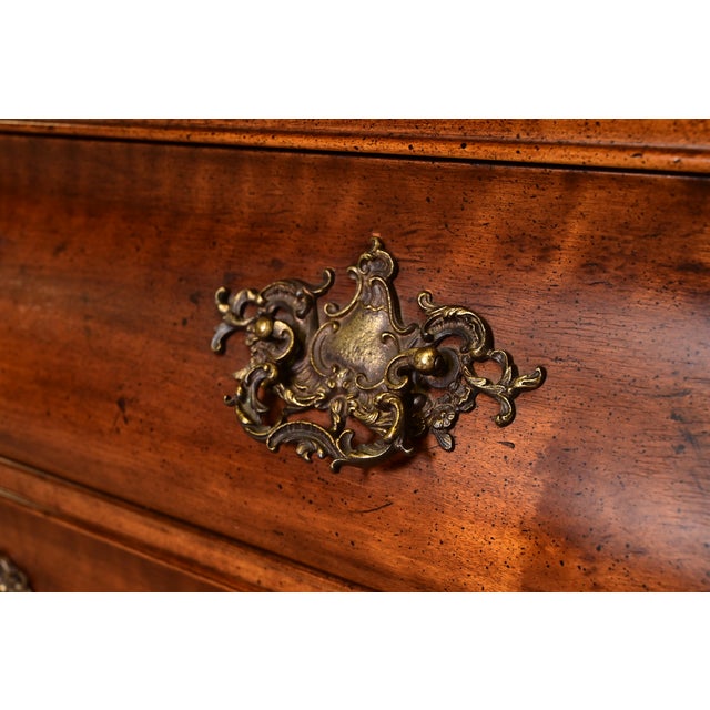 1980s Henredon French Provincial Louis XV Carved Walnut Bombe Form Lighted Bar Cabinet For Sale - Image 9 of 17