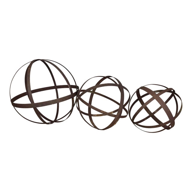 Traditional Set of Three Cast Iron Garden Spheres, Sculptural Design, 1960 For Sale - Image 3 of 10