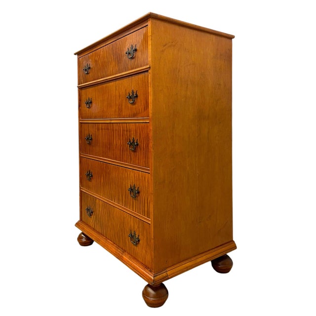1970s Vintage 5-Drawer Chest With Figured Wood Grain, Dovetailed Drawers and Brass-Toned Hardware For Sale - Image 5 of 9