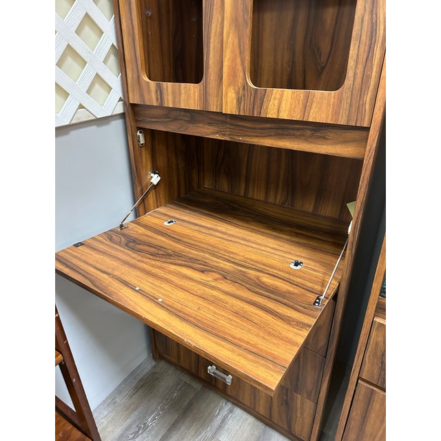 1970s Mid Century Modern Danish 3Pieces Rosewood Veneer Wall Unit With Lucite Handles For Sale - Image 5 of 9