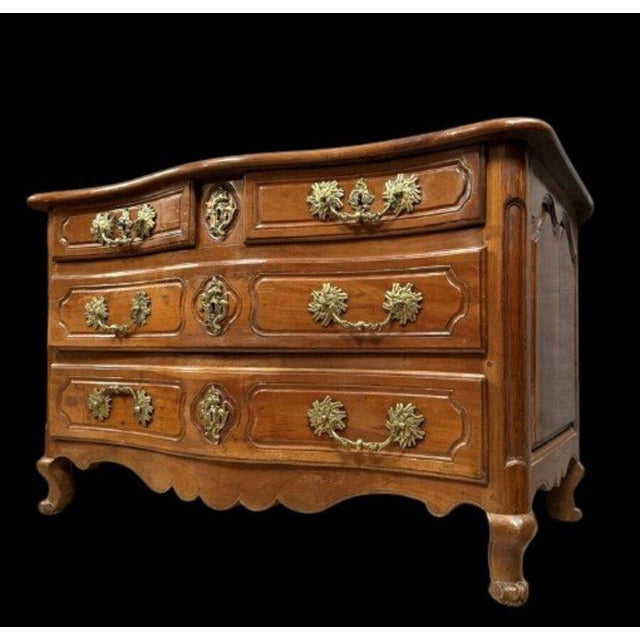 Louis XV period bombé commode in walnut and gilt bronze, 18th century, front opening with 4 drawers in 3 rows, very fine...