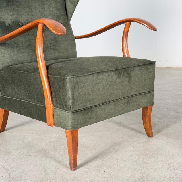 Gold Wingback Lounge Chairs in Walnut by Melchiorre Bega, Italy, 1950s, Set of 2 For Sale - Image 8 of 16