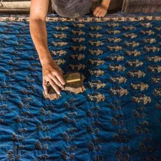 Carnation Indigo/Brick Red Napkins - a Pair For Sale - Image 4 of 7