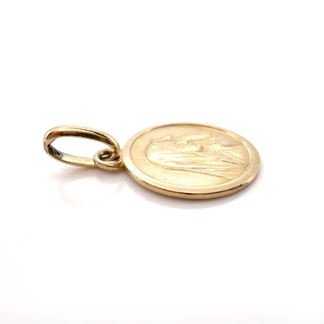 Vintage 1960s Italian 18k Virgin Mary Medallion, Religious Pendant For Sale - Image 4 of 12