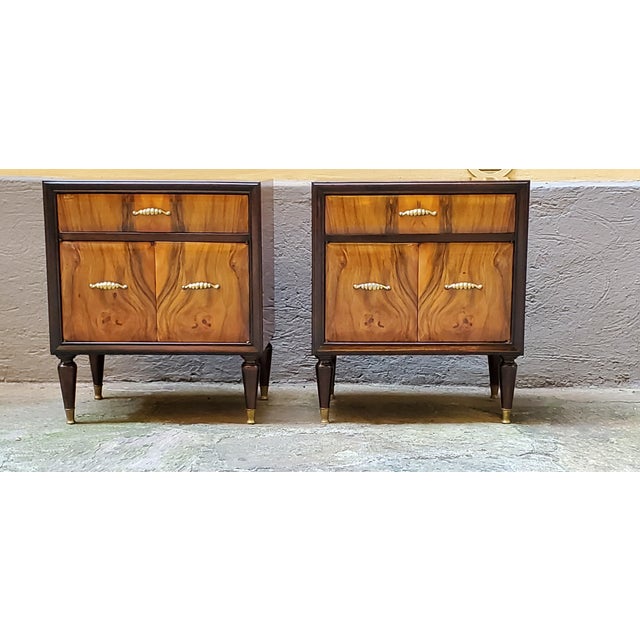 Two Art Deco bedside tables, in walnut wood, and foot with brass finish, original handles of beautiful line measures 51x36...
