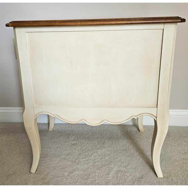 This lovely chairside chest would fit nicely in a family room or bedroom. It has two drawers and a two-toned finish.