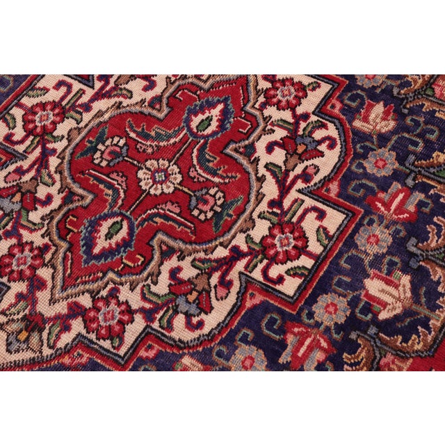 1960s 9'10" X 12'7" Hand-Knotted Wool Area Rug - Traditional Medallion Style For Sale - Image 4 of 8