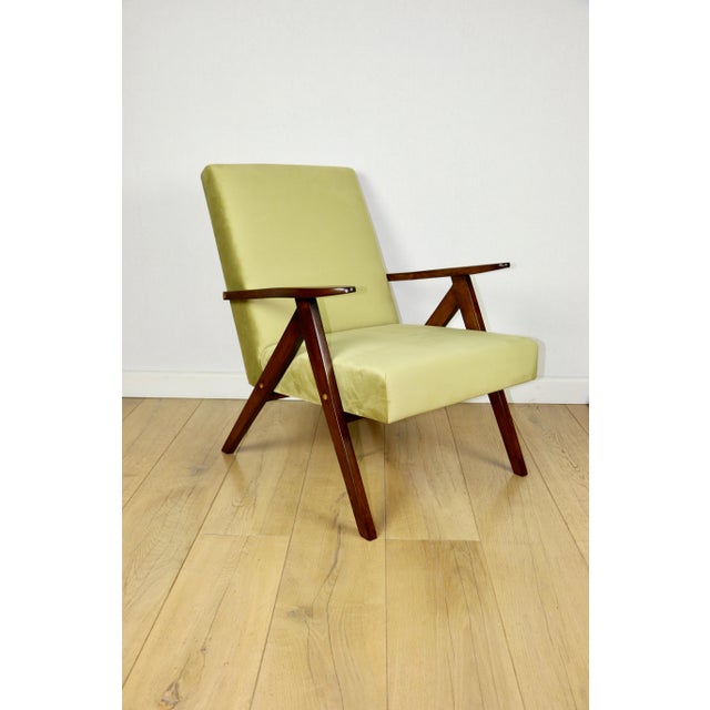B-310 VAR armchair in green olive velvet - light. Classic Var B310 armchair from the 1970s. Restored and newly upholstered...