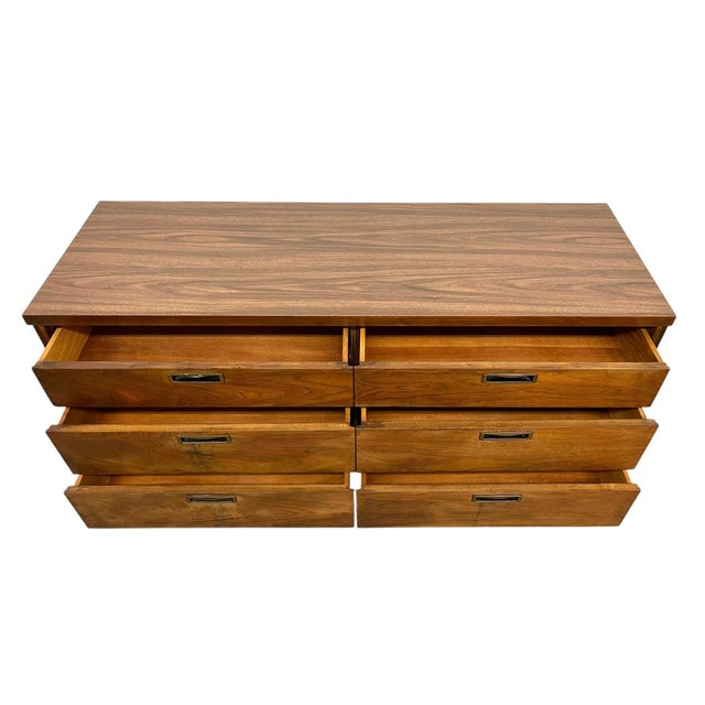 Wood 1970s Mid Century Modern 6 Drawer Dresser With Sculpted Base and Brass-Toned Pulls For Sale - Image 7 of 9