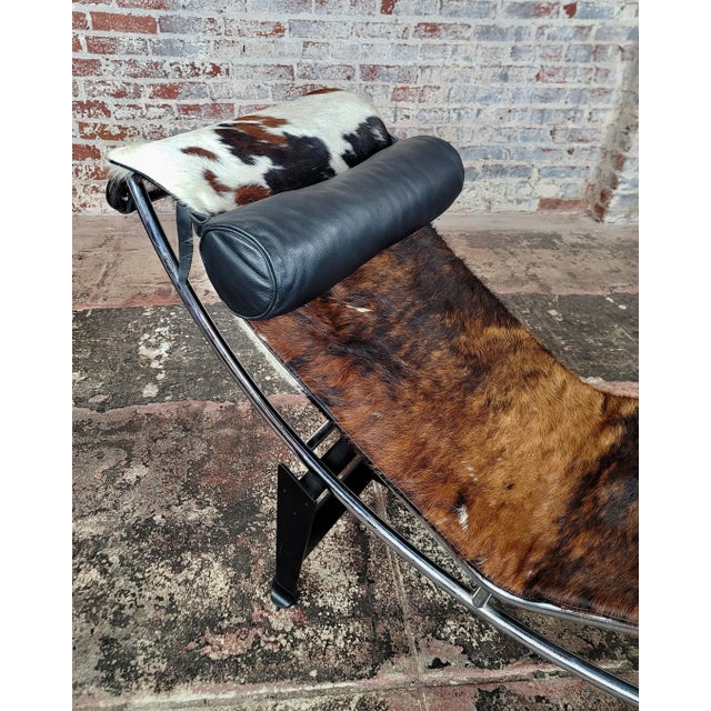 Cassina Lc4 Le Corbusier Chaise Lounge Chair W/ Cow Hyde Leather For Sale In Los Angeles - Image 6 of 9