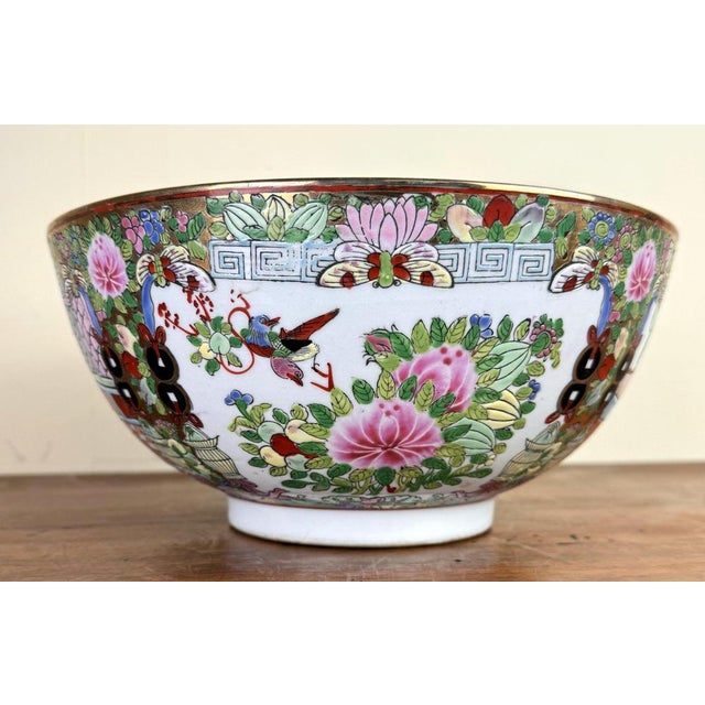 Large Bowl in Canton Porcelain For Sale - Image 3 of 9