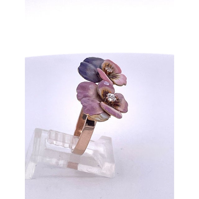 Art Nouveau Antique 14k Yellow Gold Double Pansy Brooch With Diamonds, Circa 1960s, Size 6.25 For Sale - Image 3 of 8