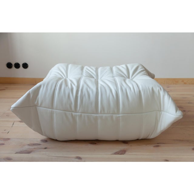 Togo Living Room Set in White Leather by Michel Ducaroy for Ligne Roset, Set of 5 For Sale - Image 12 of 16