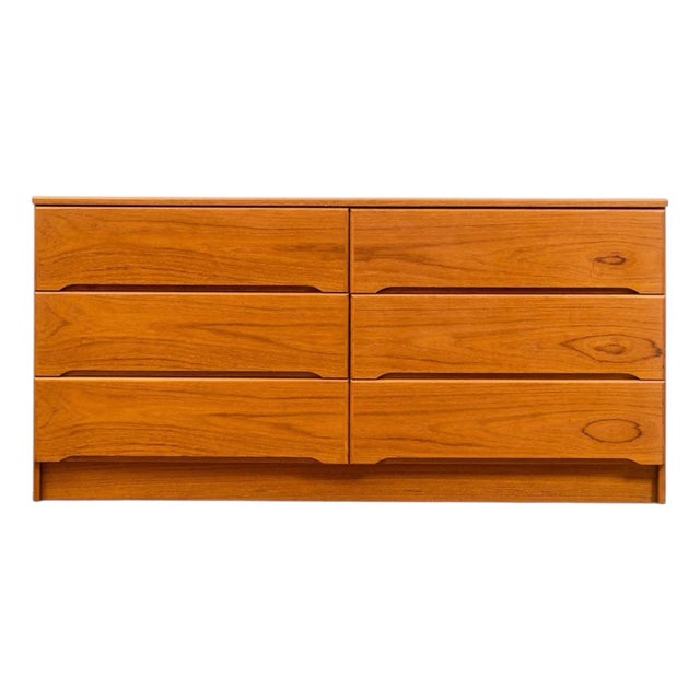 1970s Teak Danish Modern Six Drawer Dresser For Sale