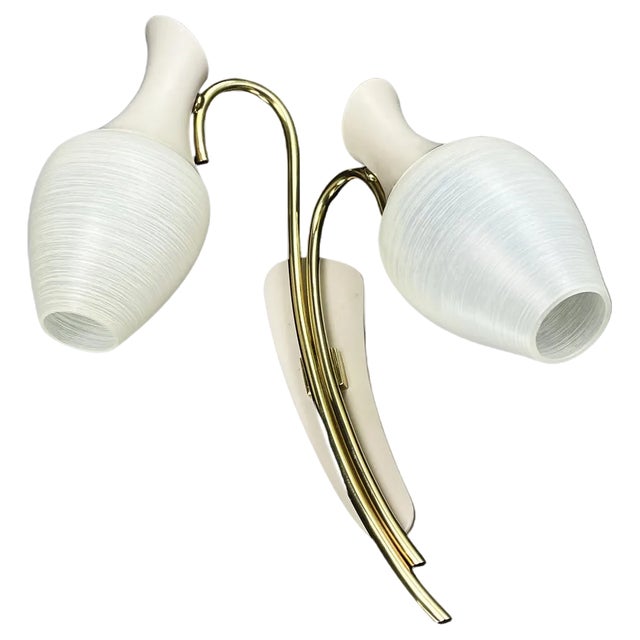 Mid-Century Wall Lamp in the style of Stilnovo, 1950s For Sale