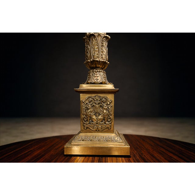 Pair of Neoclassical Revival Bronze Table Lamps With Sculptural Classical Bases and New Linen Shades, 1920-1930s For Sale In New York - Image 6 of 12