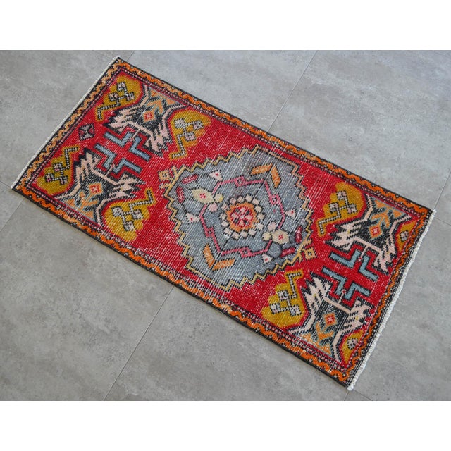 Textile 1970s Hand Knotted Small Rug Low Pile Yastik Rug Entry Door Mat - 20'' X 41'' For Sale - Image 7 of 9
