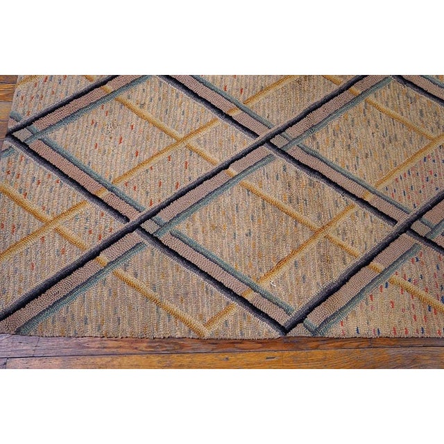 Early 20th Century 1920s Tan Ecru Diamond Antique American Hooked Rug 3' 3'' X 7' 8'' Knotted Wool Carpet For Sale - Image 5 of 5