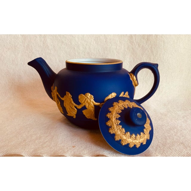 Exquisite c.1900 Dudson Bros "Dipped" Jasperware Teapot - Royal Cobalt With Hand-Applied Gold For Sale - Image 11 of 12