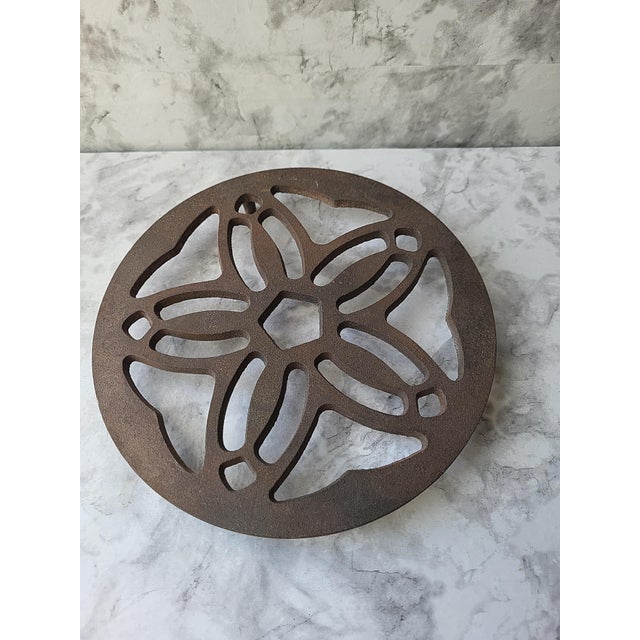 Beautiful cast iron trivet with a sand dollar mottif made in Brazil. Brazil has sand dollars, particularly along its...