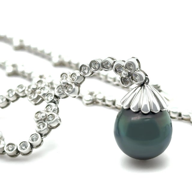 18ct White Gold Tahitian Pearl and Diamond Necklace 1.20ct 35.17g For Sale - Image 6 of 8