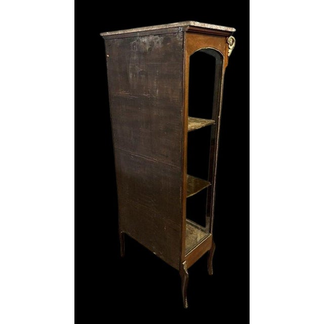 19th Century Louis XV Three-Sided Glass Display Cabinet in Mahogany and Gilt Bronze For Sale - Image 3 of 4
