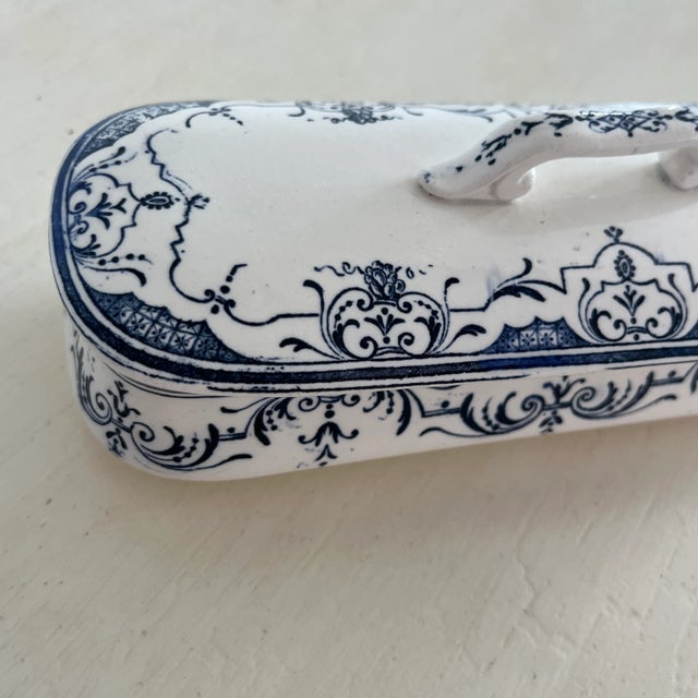 French Antique Moustiers Porte Savonettes (Covered Soap Holder) in French Blue and White, Two Pieces For Sale - Image 3 of 12