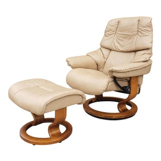 Vintage Ekornes "Stressless" Leather Reclining Chair & Ottoman For Sale