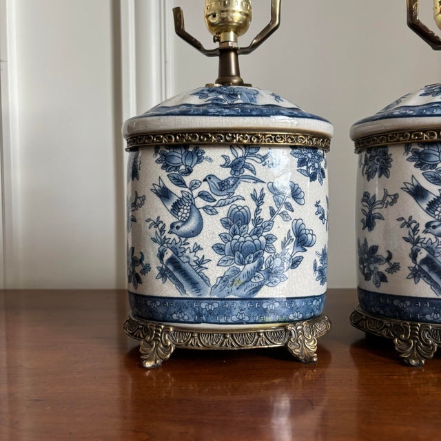 Vintage Blue White Chinoiserie Ginger Jar Porcelain Brass Table Lamps - a Pair For Sale In Chicago - Image 6 of 7