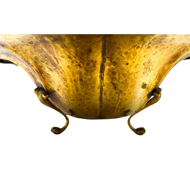 Chapman Manufacturing Company Vintage Hand-Hammered Brass Footed Centerpiece Bowl With Foliate Handles – Rustic European / Rococo For Sale - Image 4 of 15