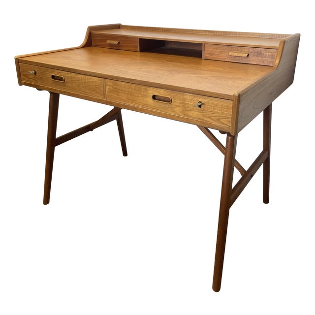 Danish Teak Desk by Arne Wahl Iversen for Vinde Möbelfabrik, 1960 For Sale