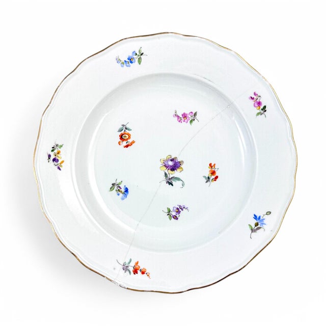 Meissen Porcelain Plates with Streublumen Decoration, Germany, 1880s, Set of 3 For Sale - Image 15 of 18