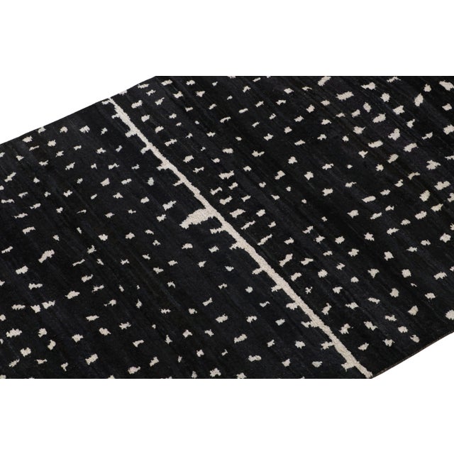 Rug & Kilim Rug & Kilim’s Modern Moroccan Style Rug in Black and White Geometric Pattern For Sale - Image 4 of 7