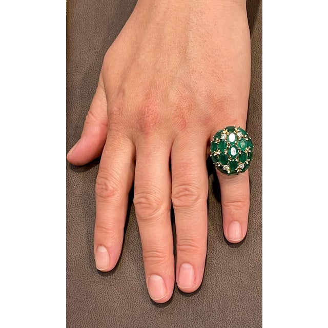 Gemstone 12.5 Ct Natural Brazilian Emerald & Dimond Dome Shape Cocktail Ring 14 Kt Y Gold For Sale - Image 7 of 18