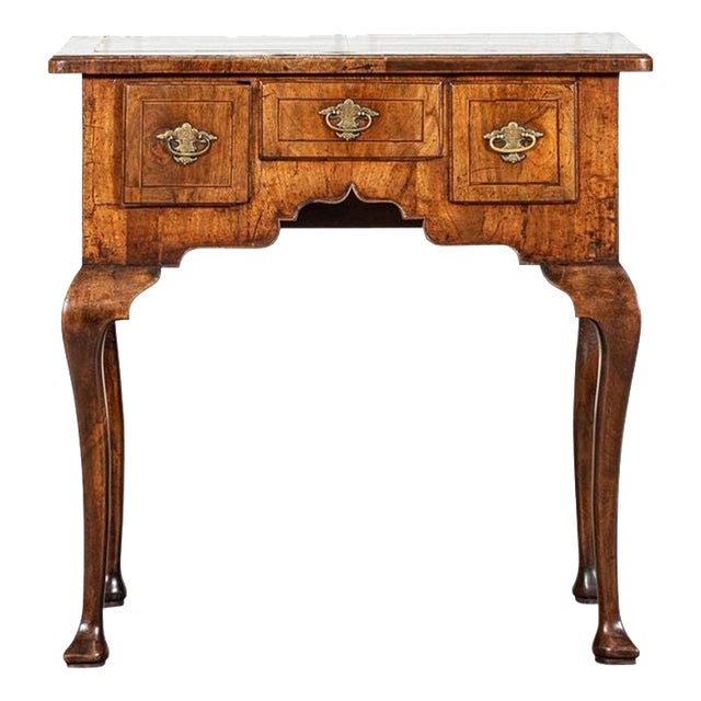 George I Walnut Kneehole Lowboy Side Table, 1720 For Sale