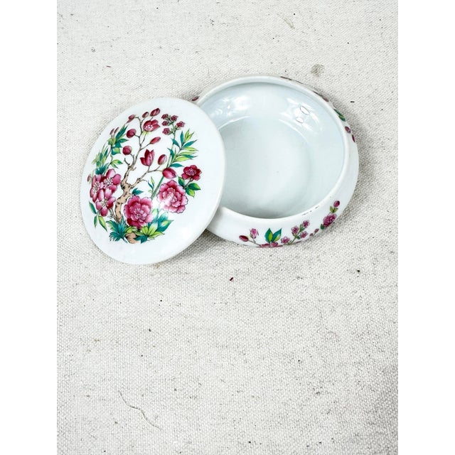 Chinoiserie Vintage Limoges Chinoiserie Floral Lidded Box For Sale - Image 3 of 7