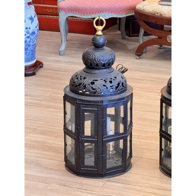 Early 20th Century Pair of Late 19th / Early 20th Century German Pierced Metal Octagonal Lanterns For Sale - Image 5 of 11