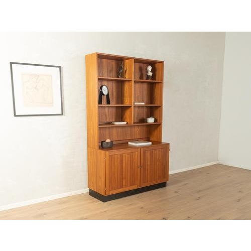 1960s chest of drawers very good workmanship, high-quality materials mortise & tenon solid wood drawers. Made in Denmark....