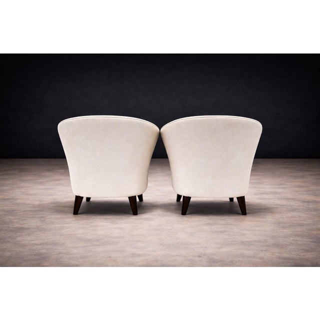 Pair of “Concha” Armchairs in Grey Ultra Suede, Joaquim Tenreiro, 1960s - Lot 215A For Sale In New York - Image 6 of 12